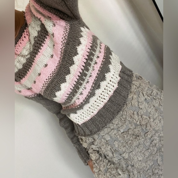 Hand knitted wool sweater size small pink grey white color block - Picture 7 of 13